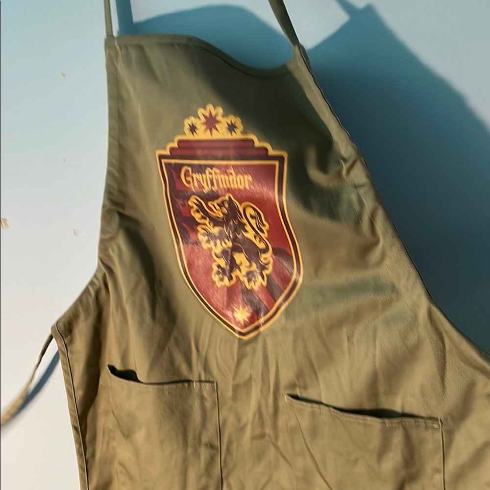 Gryffindor Apron with Crest